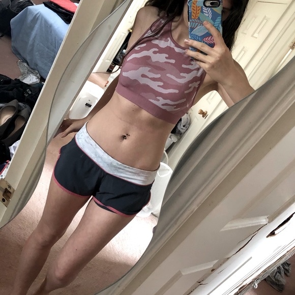 🌸 high neck sports bra 🌸 - Picture 1 of 3